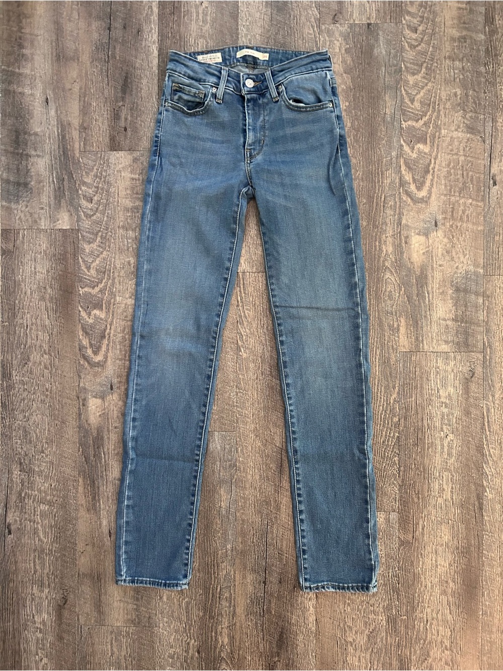 Levi's Women's Skinny Jeans in Medium Blue Wash